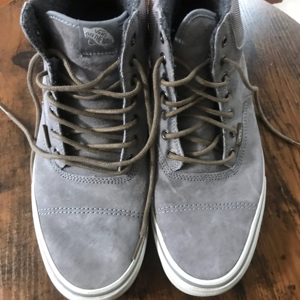 EUC MID HIGH VANS TENNIS SHOES
